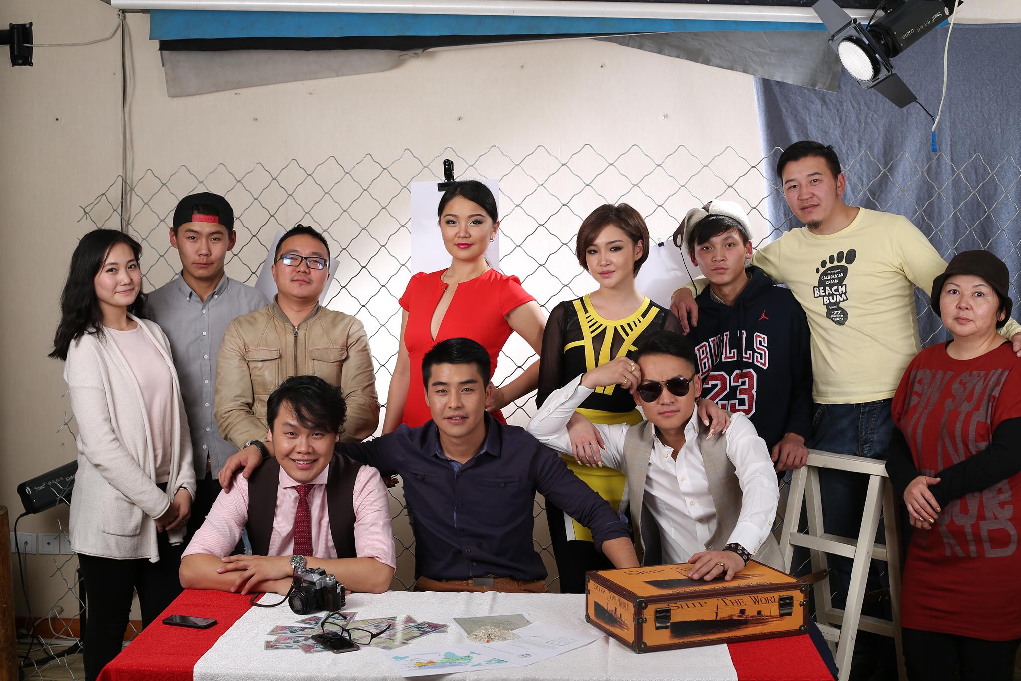 КОД хэтрүүлэгт инээдмийн кино нээлтээ хийлээ